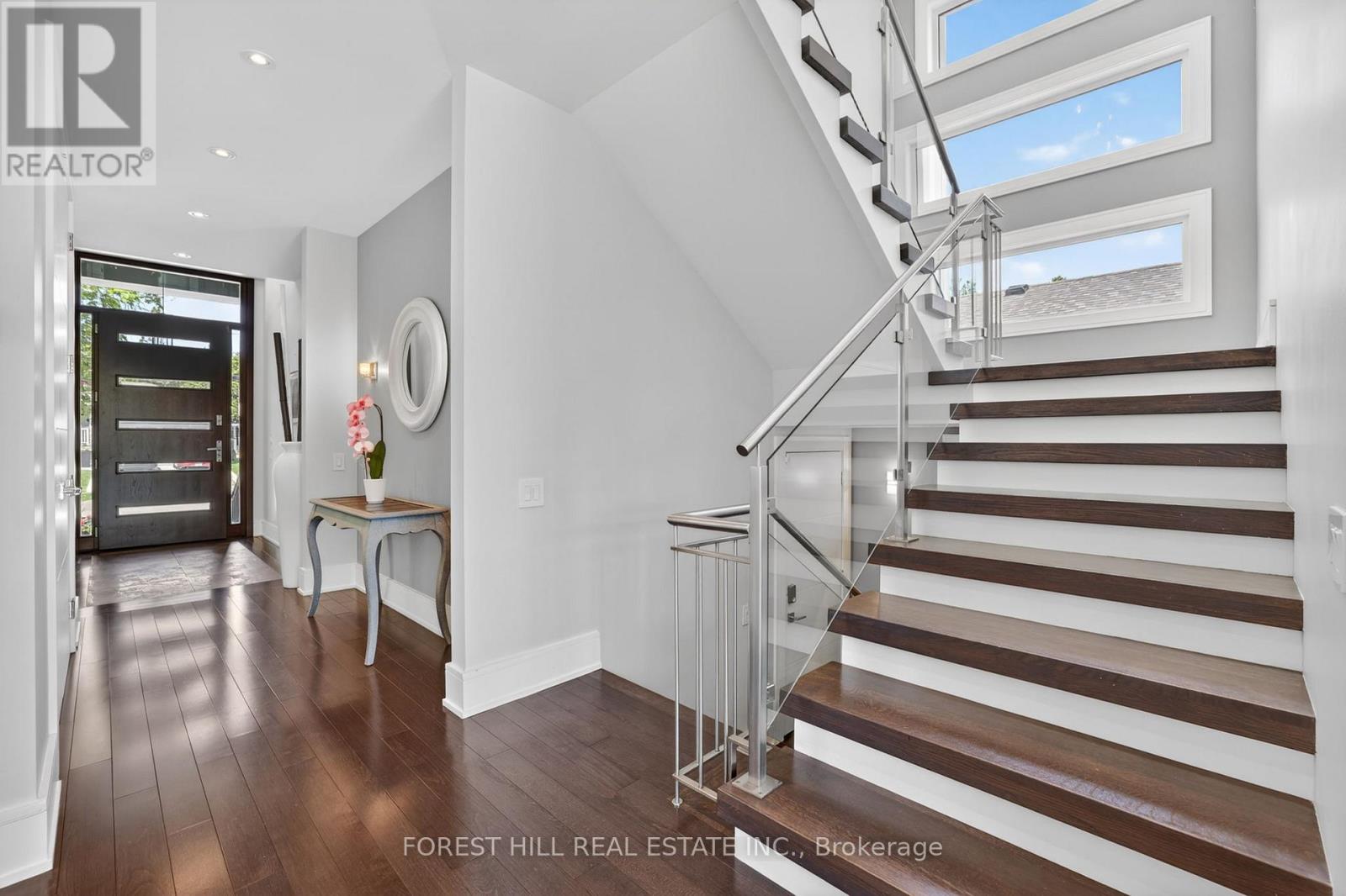 51 Greenfield Drive, Toronto, Ontario  M9B 1H2 - Photo 5 - W13206976