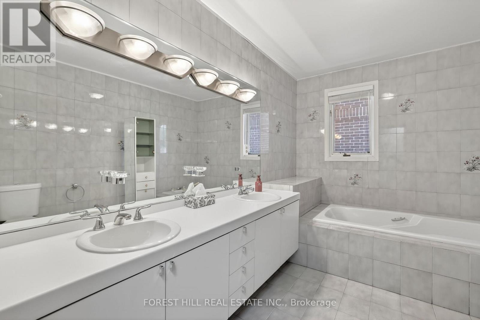 11 Fairweather Road, Toronto, Ontario  M6M 4C8 - Photo 15 - W13206982