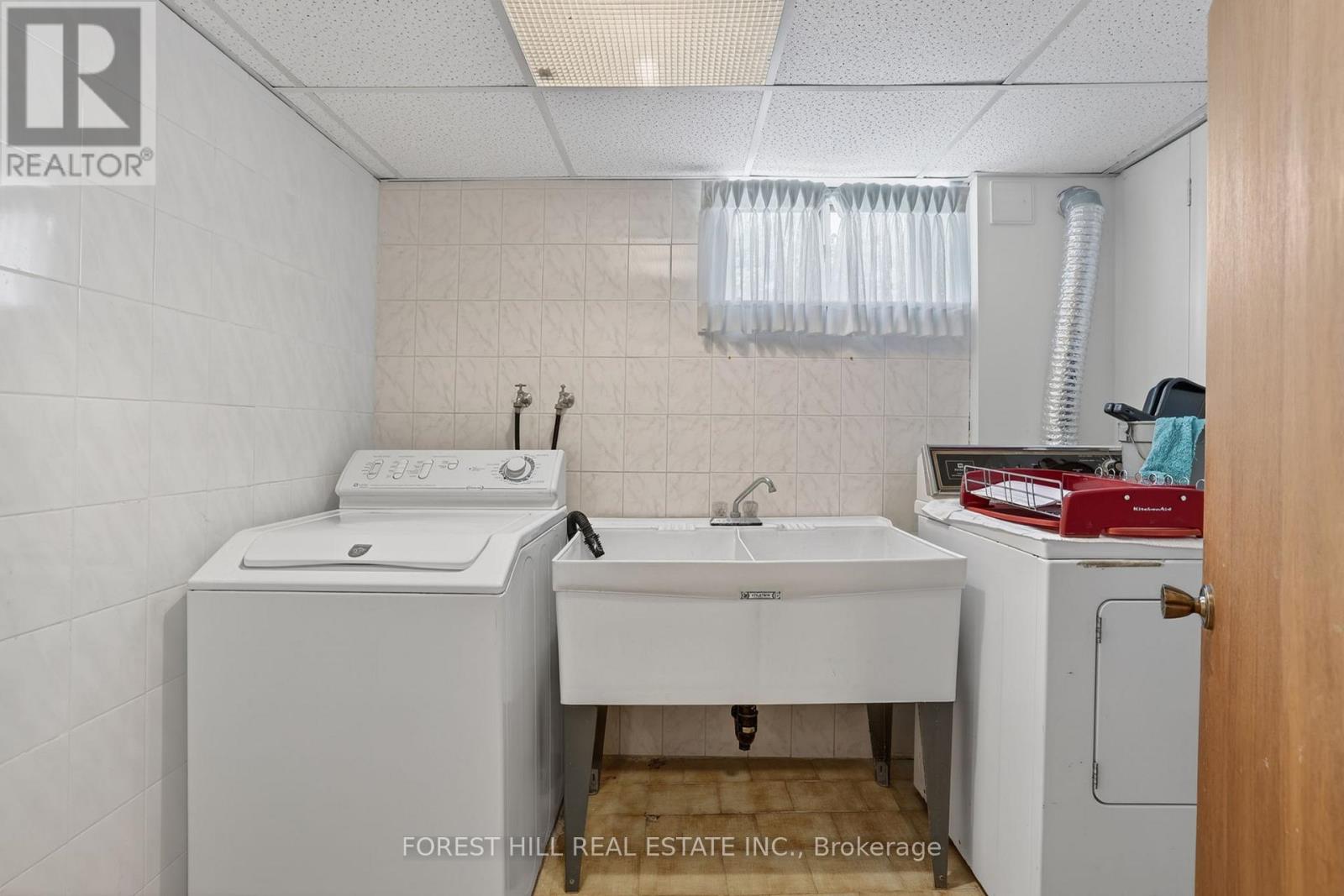11 Fairweather Road, Toronto, Ontario  M6M 4C8 - Photo 23 - W13206982