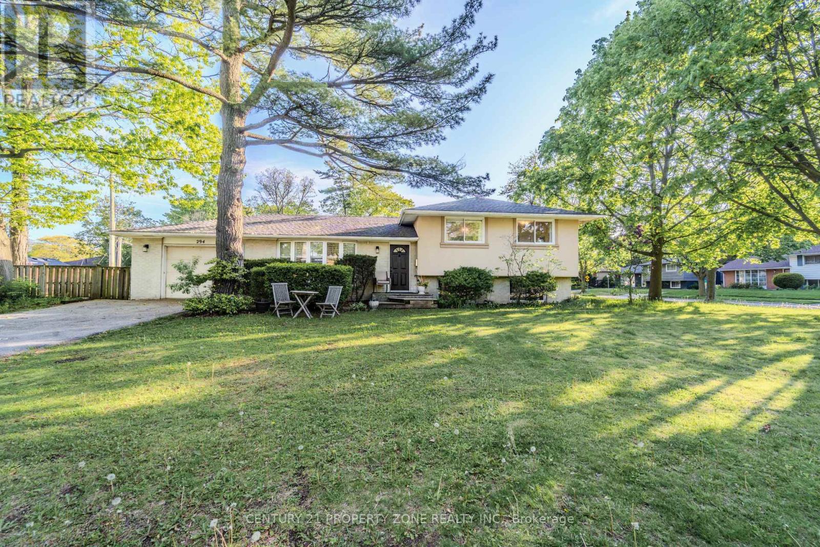 294 Cheltenham Road, Burlington, Ontario  L7L 4H7 - Photo 4 - W13207020