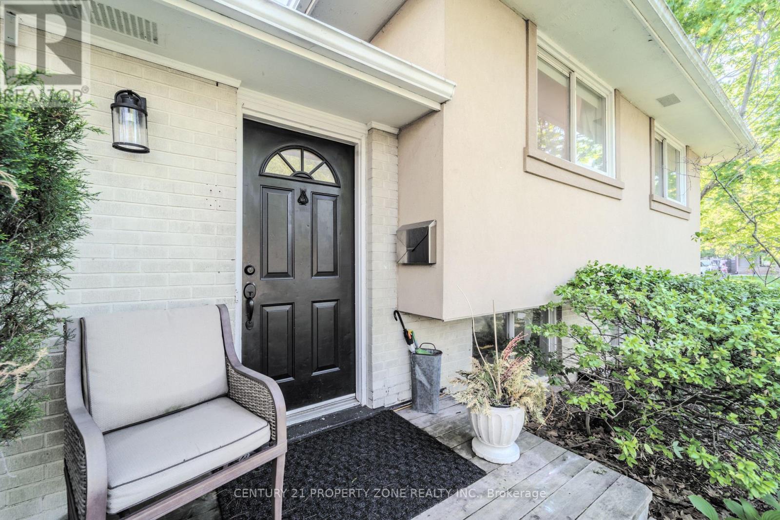 294 Cheltenham Road, Burlington, Ontario  L7L 4H7 - Photo 5 - W13207020