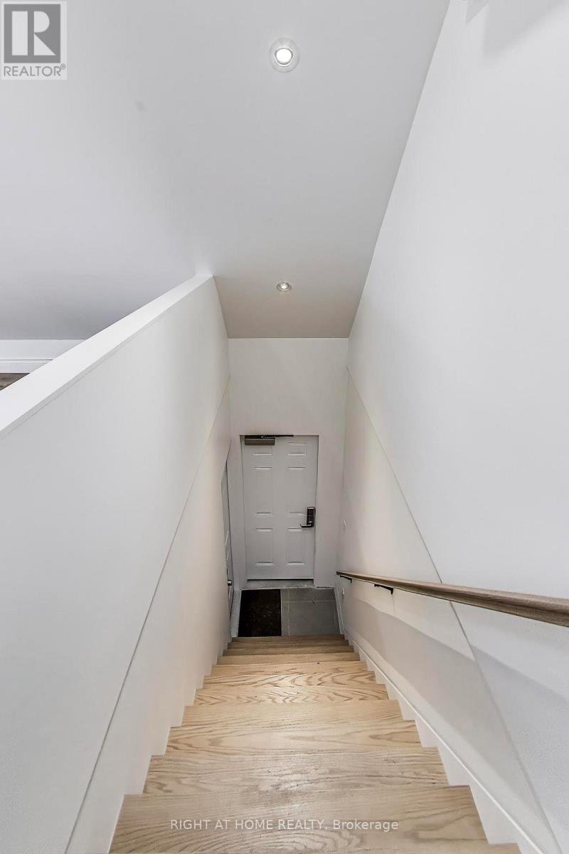 (Upper Level) 433 Martin Grove Road, Toronto, Ontario  M9B 4M3 - Photo 5 - W13207094