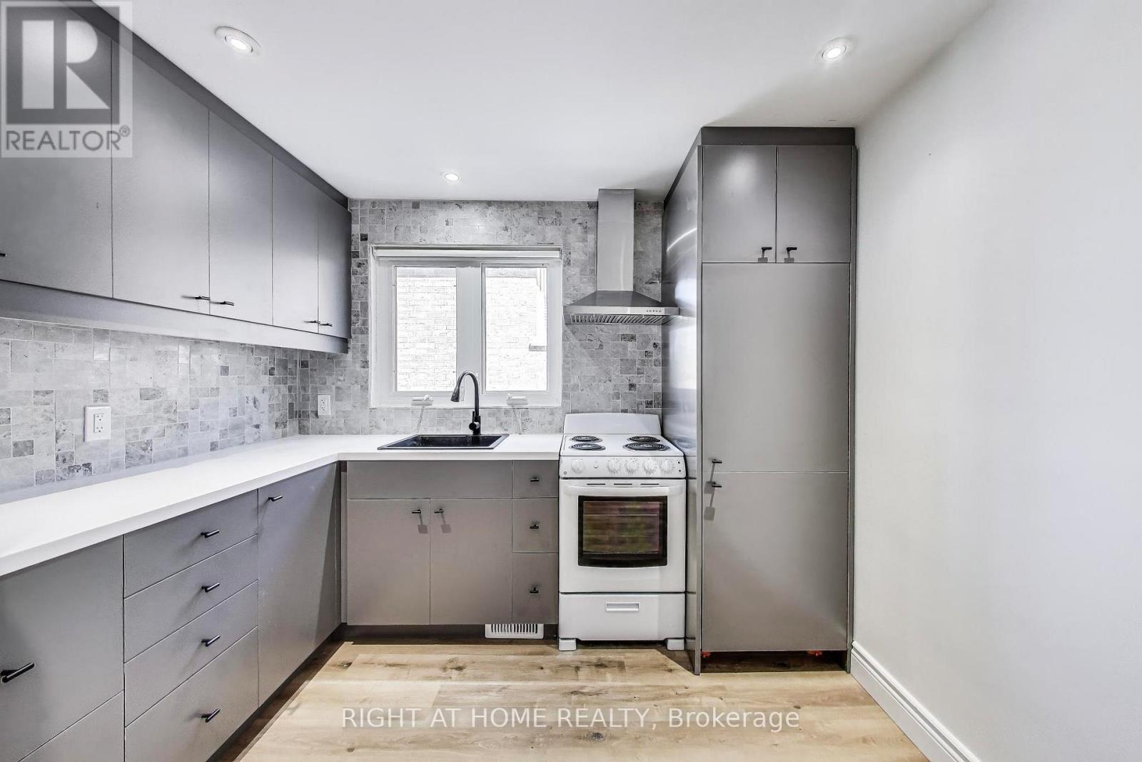 (Upper Level) 433 Martin Grove Road, Toronto, Ontario  M9B 4M3 - Photo 7 - W13207094