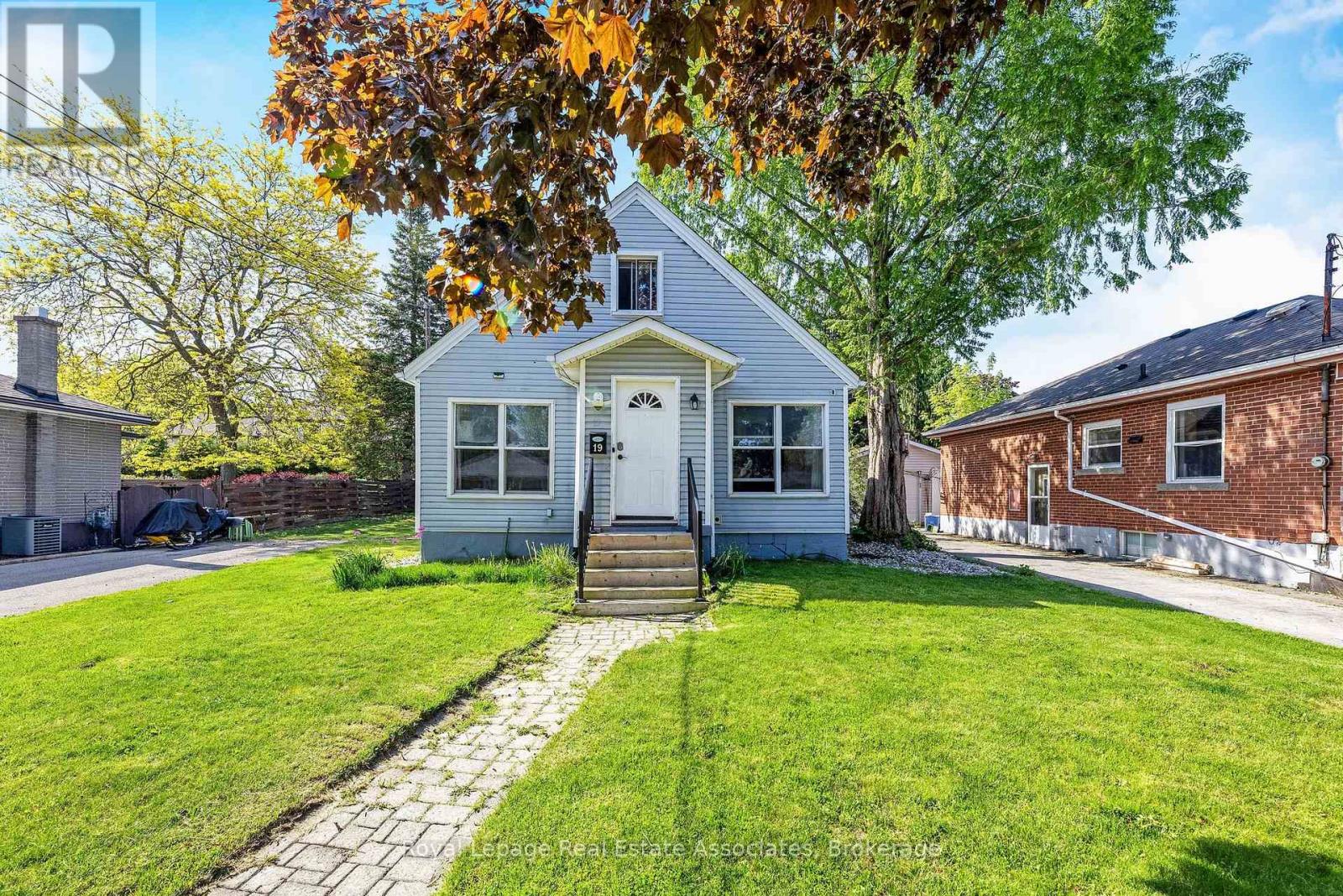 19 Beaucourt Road, Hamilton, Ontario  L8S 2R1 - Photo 2 - X13206972