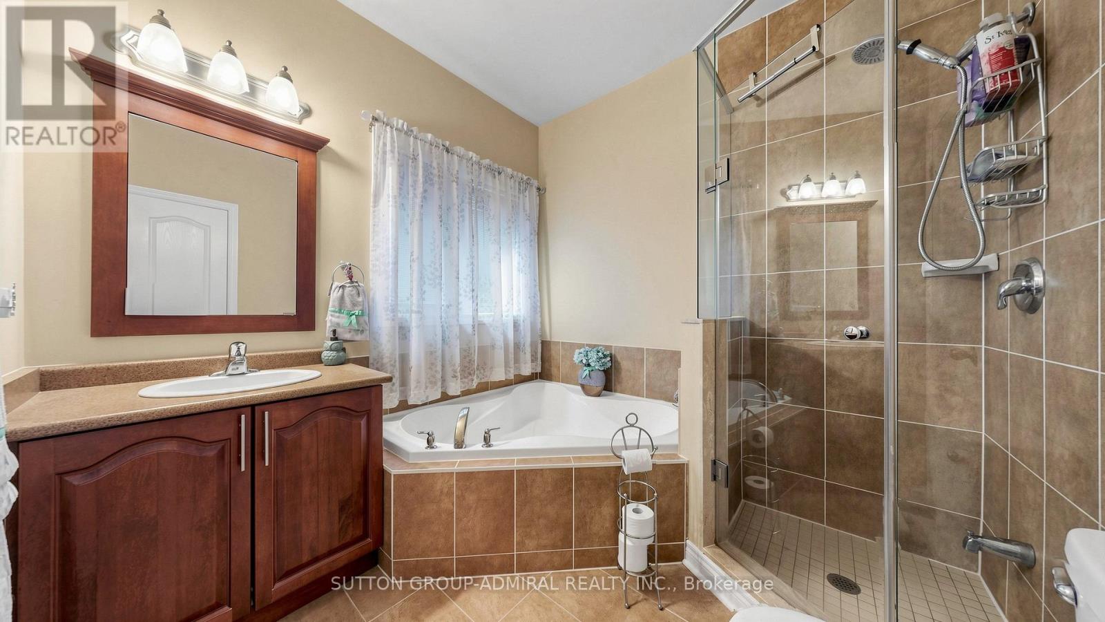 492 Kwapis Boulevard, Newmarket, Ontario  L3X 3K6 - Photo 21 - N13197730