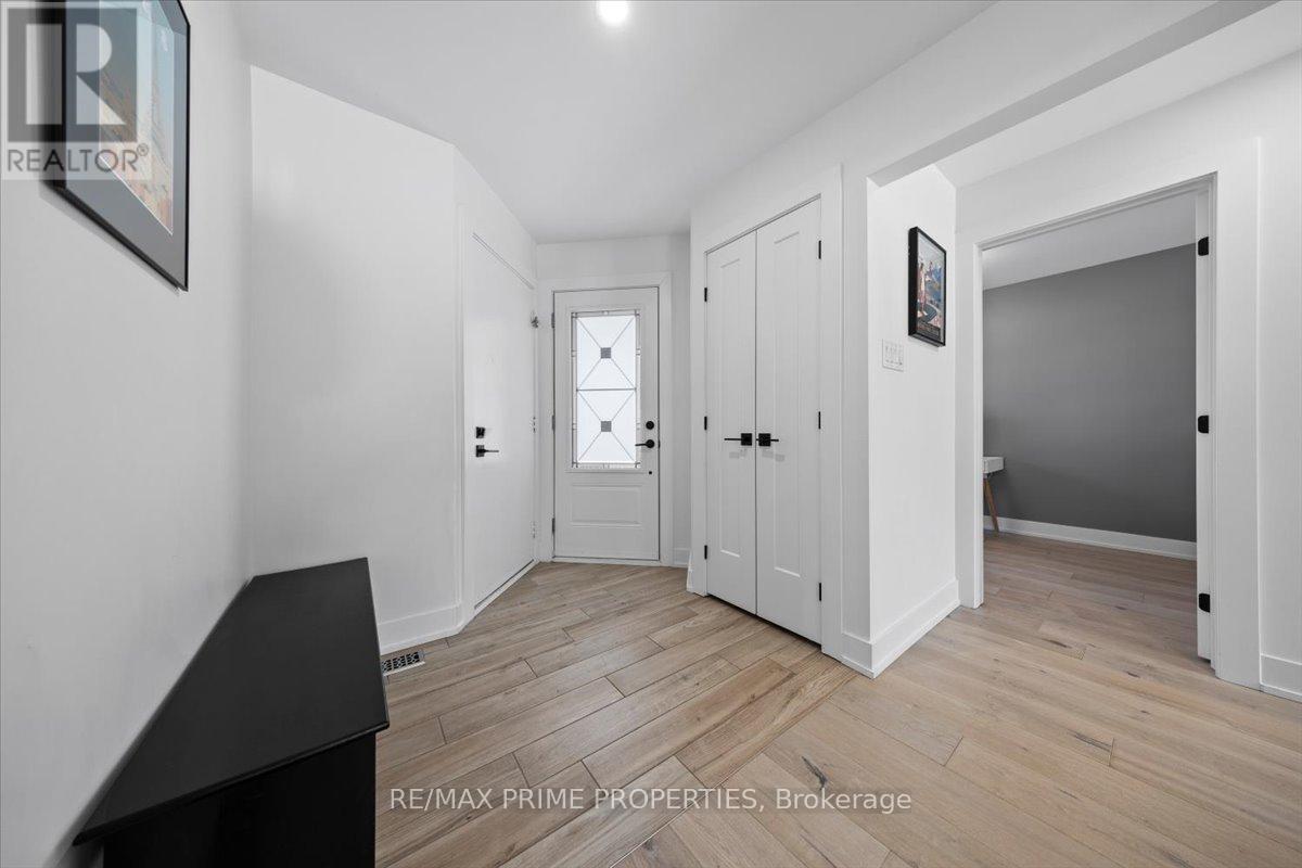 1535 Kamouraska Circle, Ottawa, Ontario K1C 3J1 - Photo 2 - X12993018