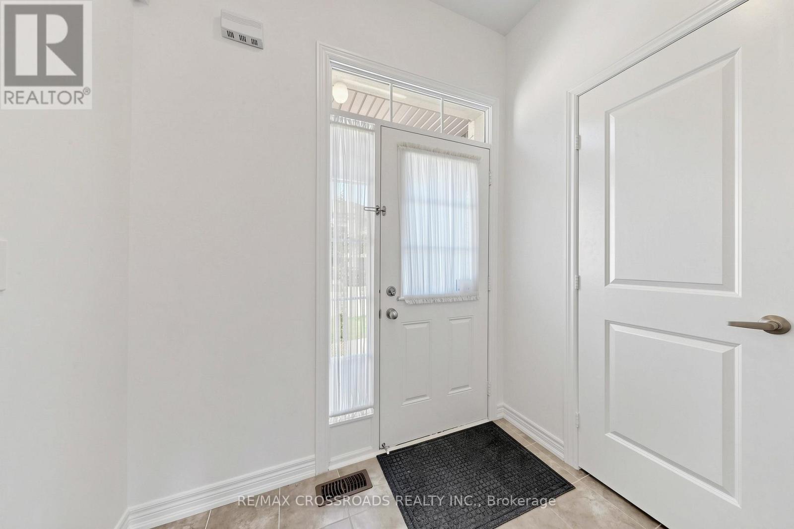 27 Collier Crescent, Markham, Ontario  L6E 0T2 - Photo 5 - N13202444