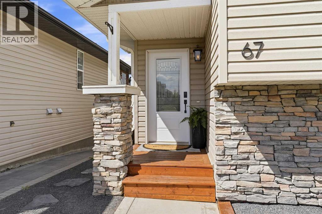 67 Lodge Place, Sylvan Lake, Alberta  T4S 2N2 - Photo 2 - A2314476