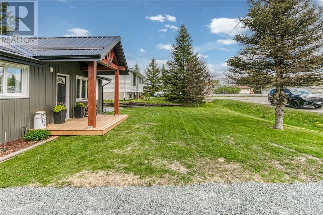 3979 Harold Crescent, Val Caron, Ontario  P3N 1J3 - Photo 3 - 2128090