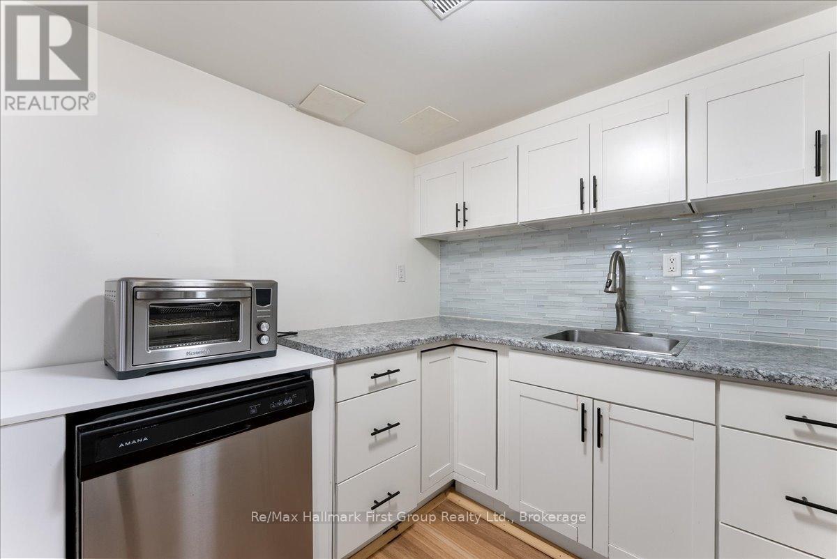 121 Ribblesdale Avenue, Whitby, Ontario  L1N 7K2 - Photo 11 - E13207272