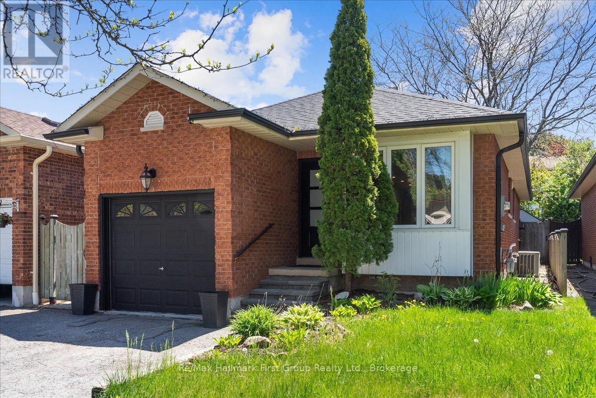 121 Ribblesdale Avenue, Whitby, Ontario  L1N 7K2 - Photo 2 - E13207272