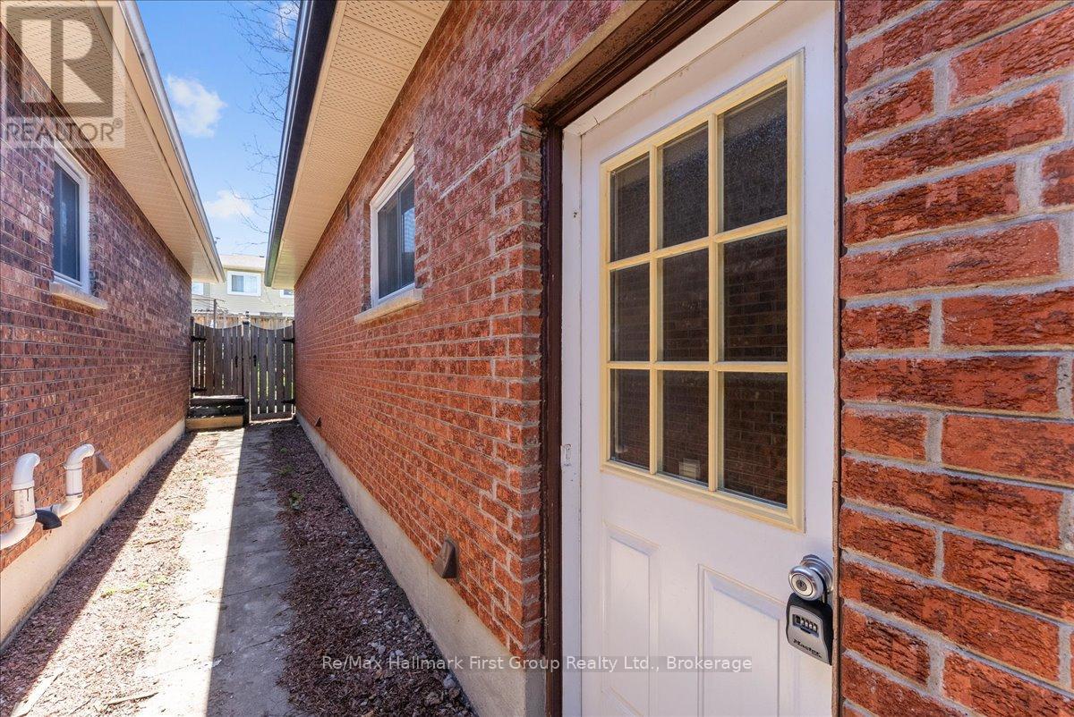 121 Ribblesdale Avenue, Whitby, Ontario  L1N 7K2 - Photo 23 - E13207272