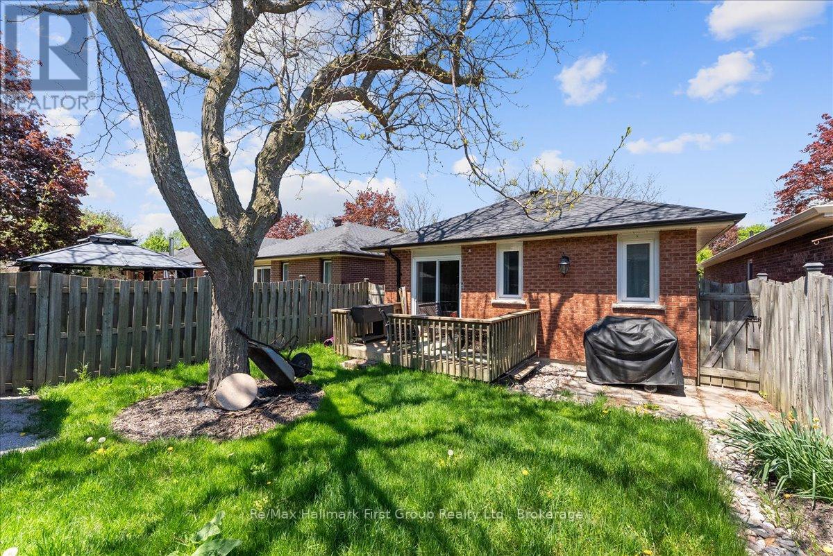 121 Ribblesdale Avenue, Whitby, Ontario  L1N 7K2 - Photo 26 - E13207272