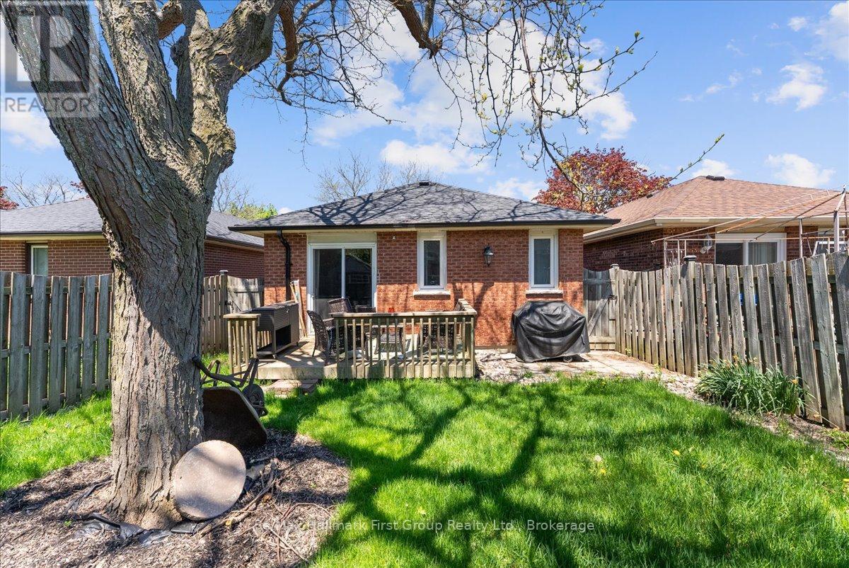 121 Ribblesdale Avenue, Whitby, Ontario  L1N 7K2 - Photo 27 - E13207272