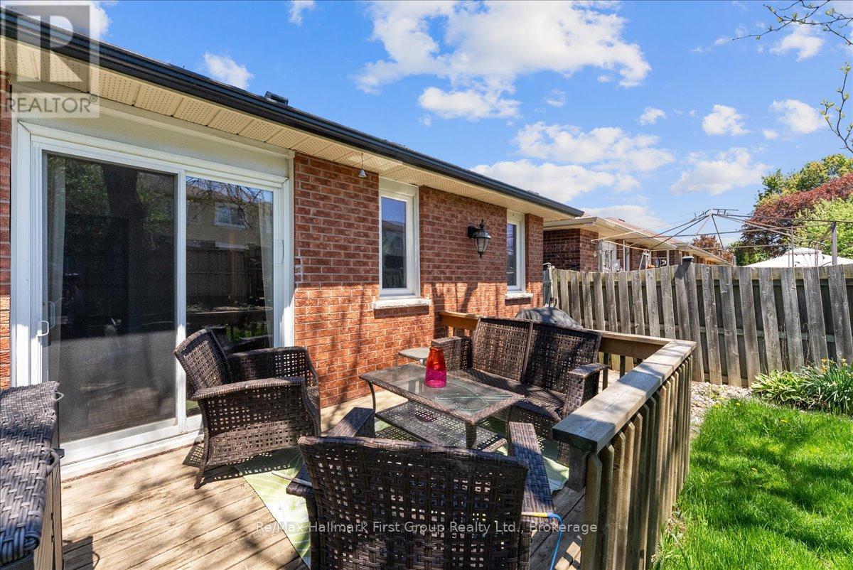 121 Ribblesdale Avenue, Whitby, Ontario  L1N 7K2 - Photo 28 - E13207272