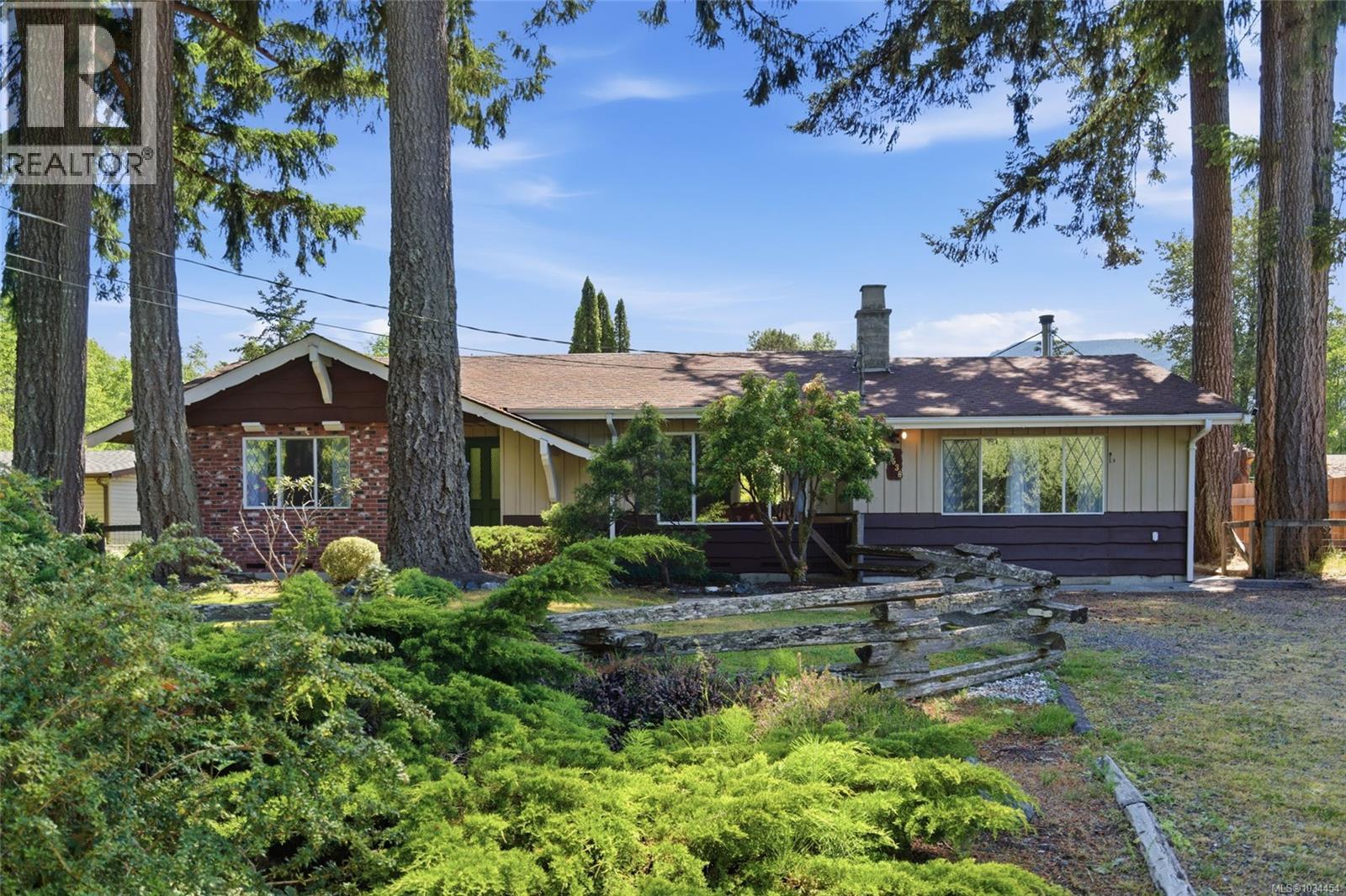 3538 Harris Cres, Whiskey Creek, British Columbia