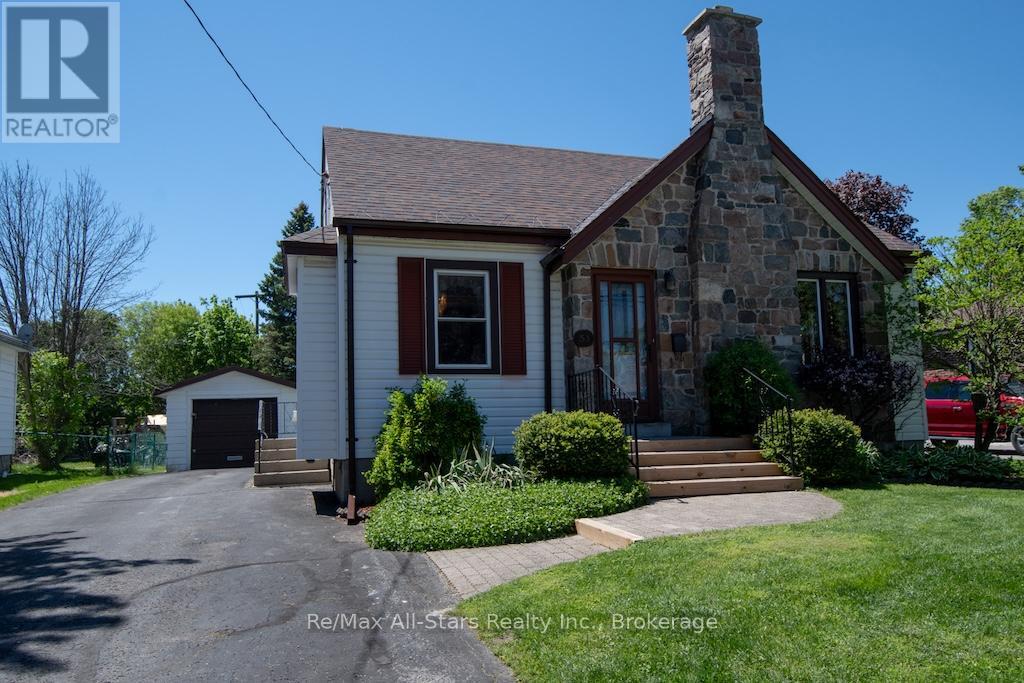 31 Adelaide Street S, Kawartha Lakes (Lindsay), Ontario  K9V 3J6 - Photo 1 - X13207274