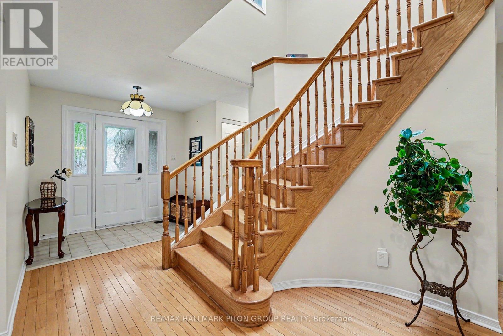 1674 Sansonnet Street, Ottawa, Ontario K1C 5Y6 - Photo 3 - X13207140