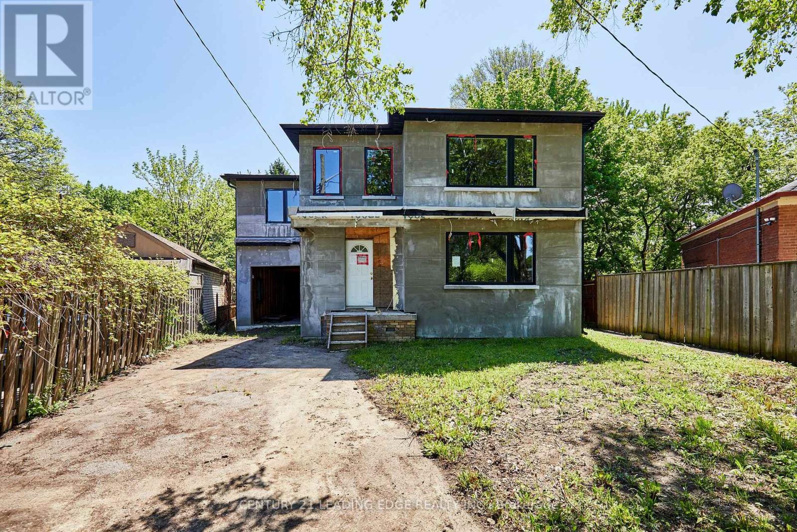 213 PHYLLIS AVENUE, Toronto, Ontario