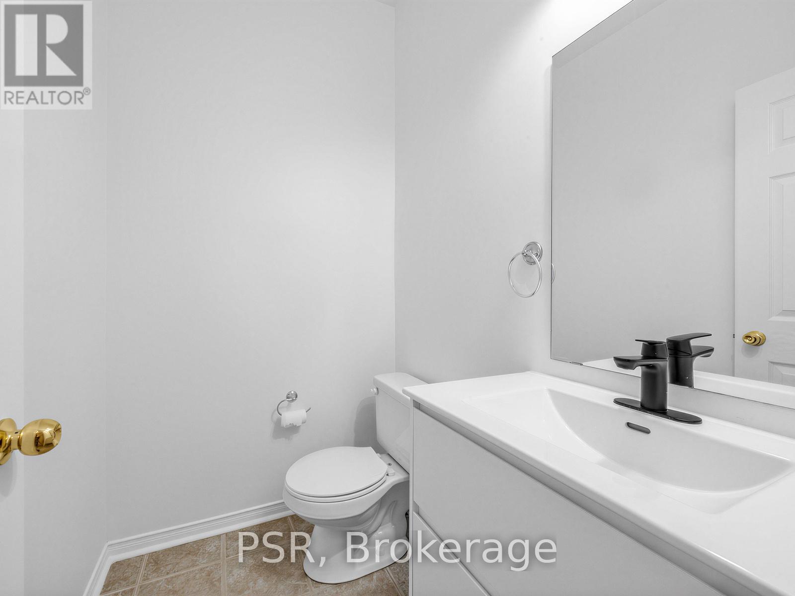 38 Enroutes Street, Toronto, Ontario  M4E 3X8 - Photo 11 - E13207238