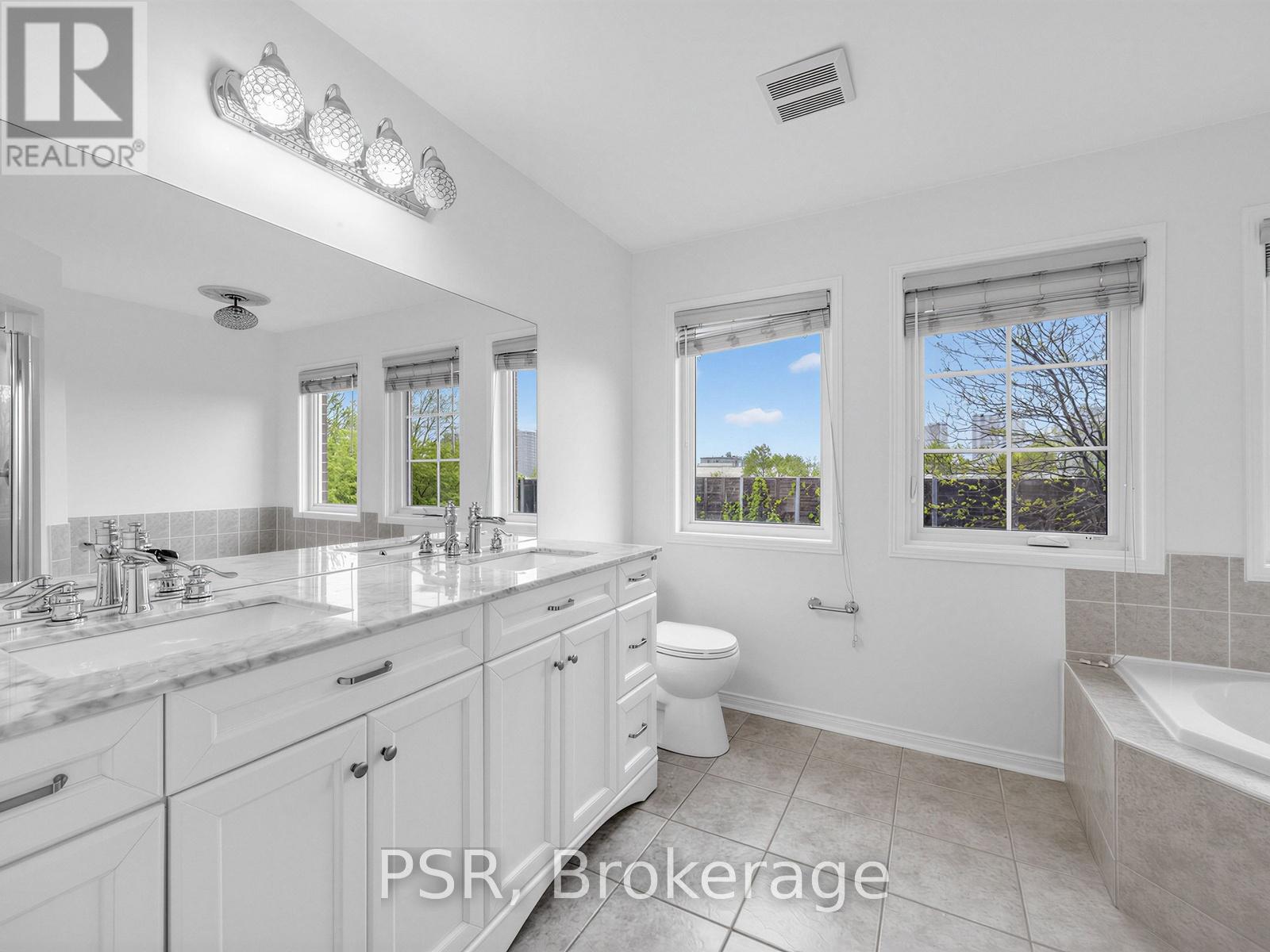 38 Enroutes Street, Toronto, Ontario  M4E 3X8 - Photo 17 - E13207238