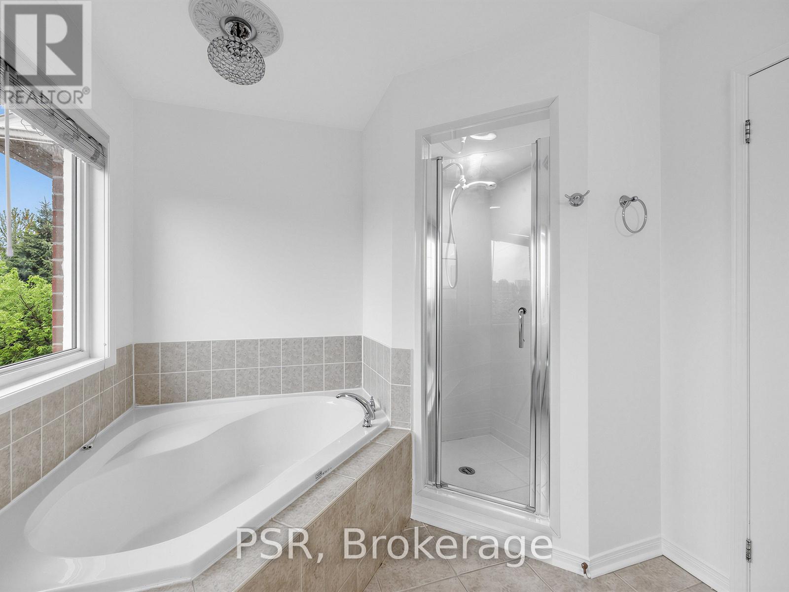 38 Enroutes Street, Toronto, Ontario  M4E 3X8 - Photo 18 - E13207238