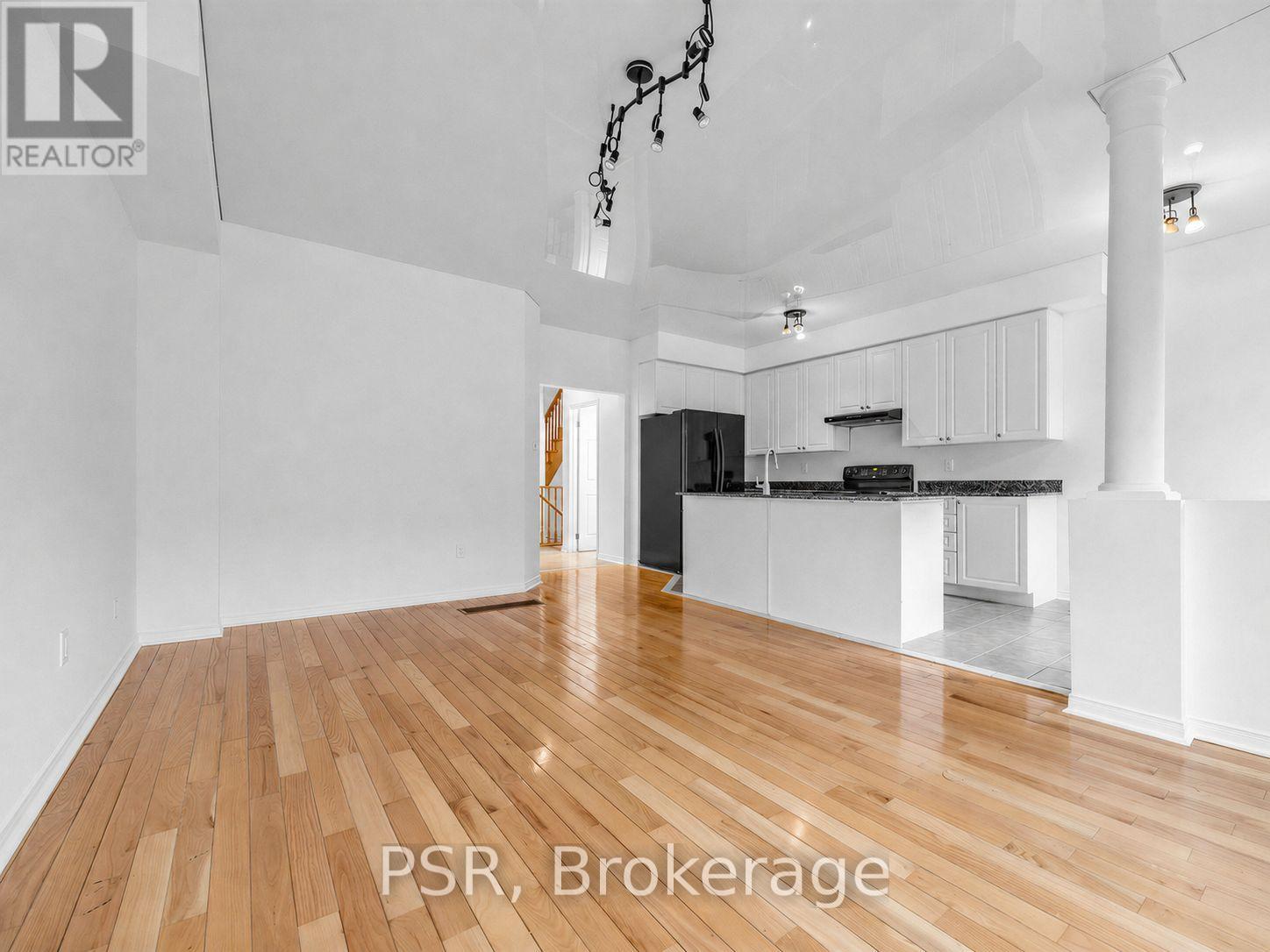 38 Enroutes Street, Toronto, Ontario  M4E 3X8 - Photo 4 - E13207238