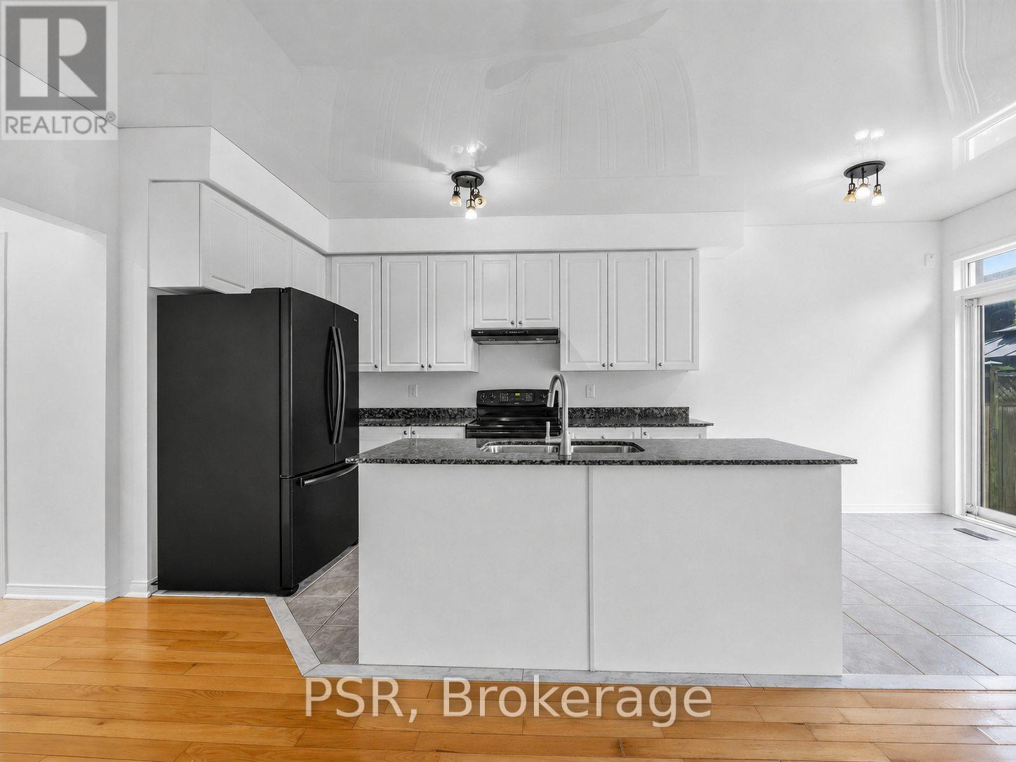 38 Enroutes Street, Toronto, Ontario  M4E 3X8 - Photo 5 - E13207238