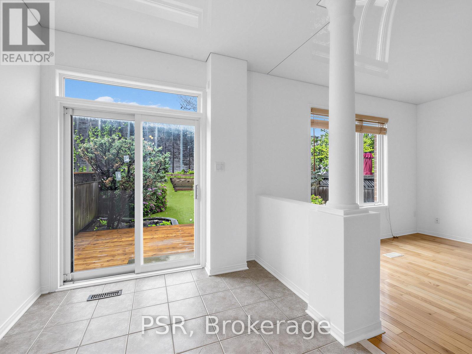 38 Enroutes Street, Toronto, Ontario  M4E 3X8 - Photo 7 - E13207238