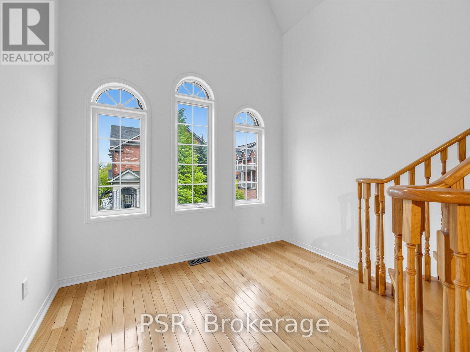 38 Enroutes Street, Toronto, Ontario  M4E 3X8 - Photo 9 - E13207238