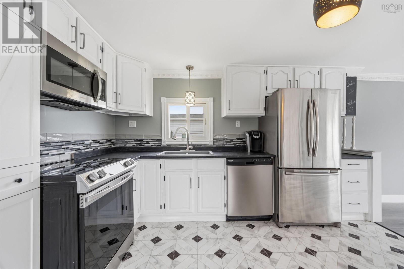 1 Bishop Avenue, Dartmouth, Nova Scotia  B2Y 2B4 - Photo 6 - 202612431