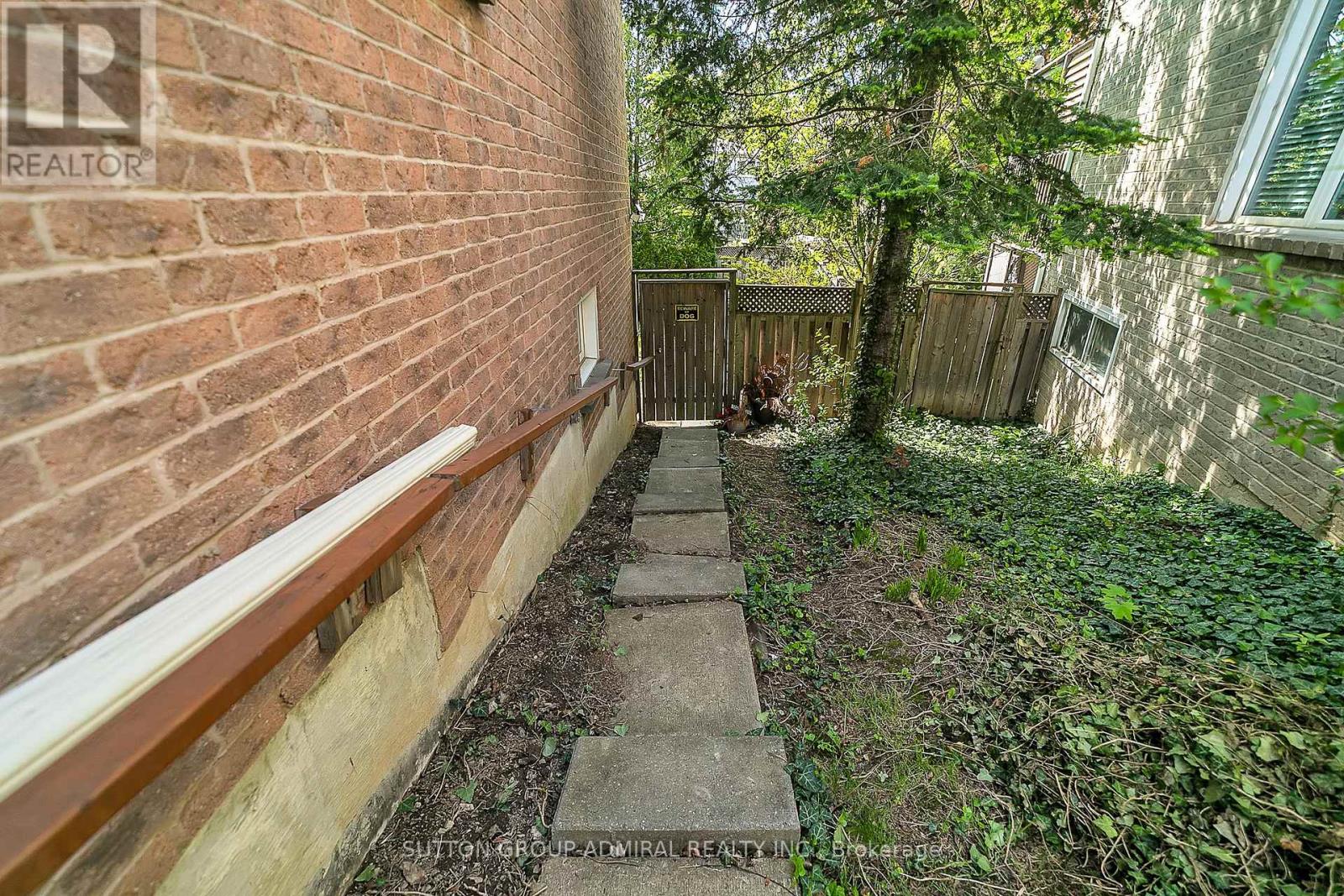 10 Park Lane Circle, Richmond Hill, Ontario  L4C 6S8 - Photo 49 - N13207220