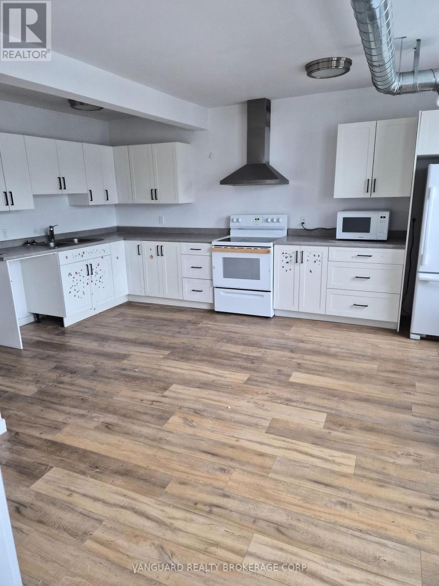 29 Dunlop Street W, Barrie (City Centre), Ontario  L4N 1A1 - Photo 1 - S13207214