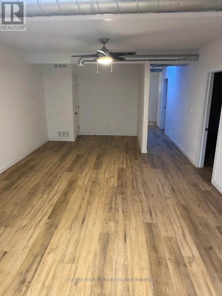 29 Dunlop Street W, Barrie (City Centre), Ontario  L4N 1A1 - Photo 3 - S13207214