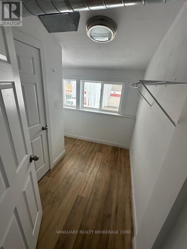 29 Dunlop Street W, Barrie (City Centre), Ontario  L4N 1A1 - Photo 5 - S13207214