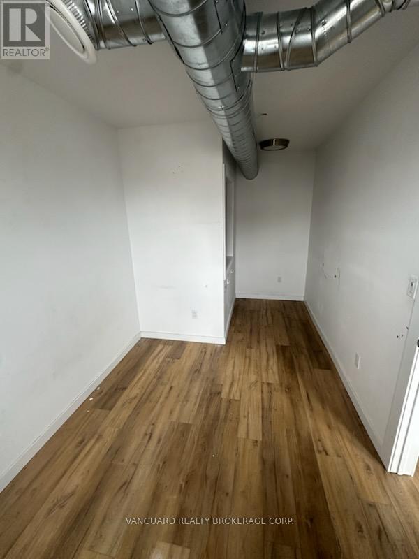 29 Dunlop Street W, Barrie (City Centre), Ontario  L4N 1A1 - Photo 6 - S13207214