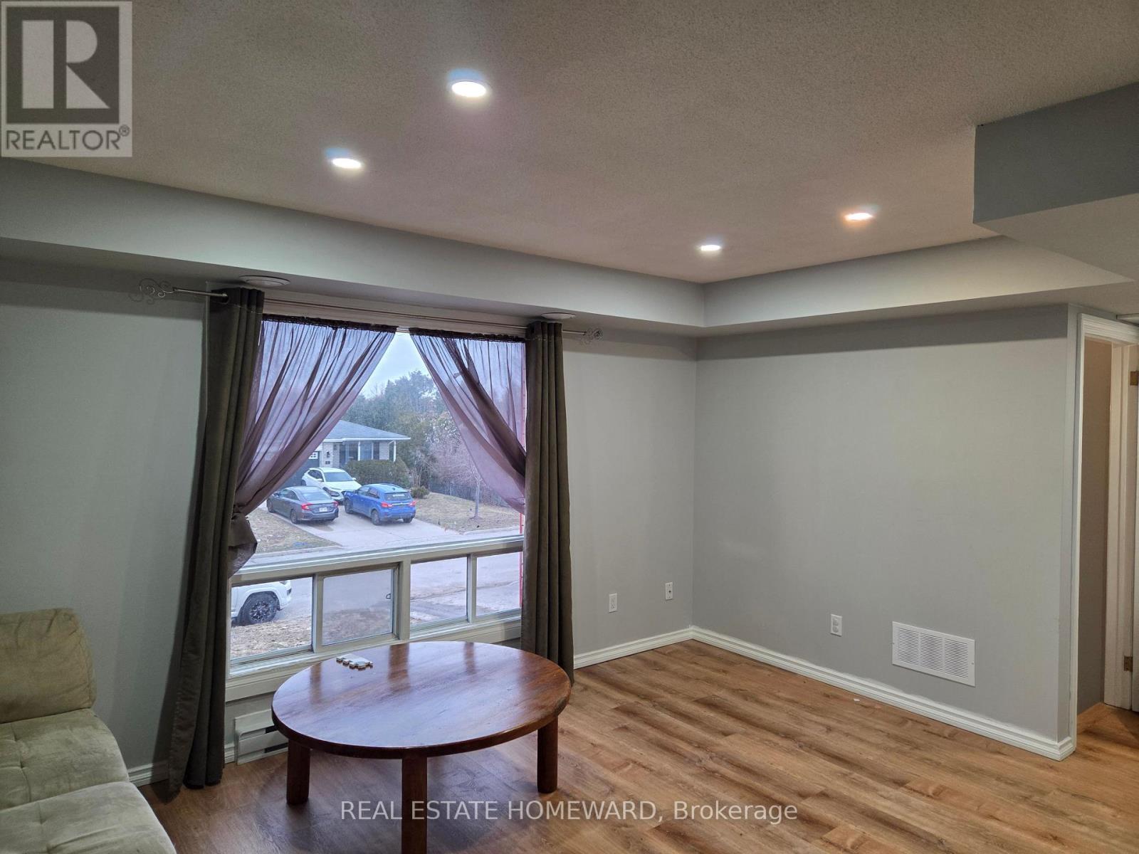7 Bristow Court, Barrie, Ontario  L4N 6T1 - Photo 9 - S13207234