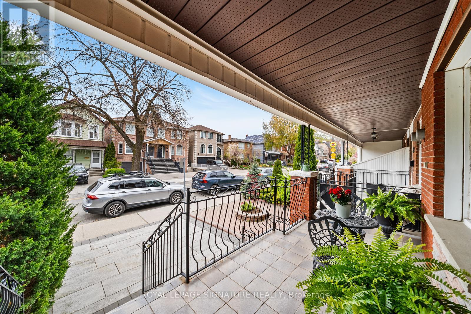 387 Bartlett Avenue N, Toronto, Ontario  M6H 3G8 - Photo 2 - W13207160