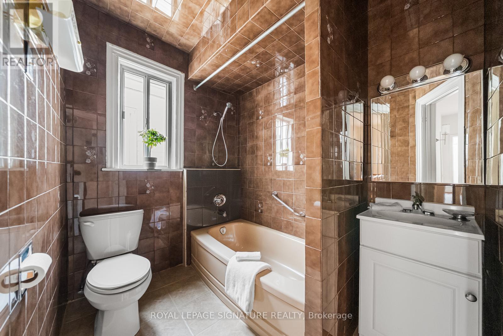 387 Bartlett Avenue N, Toronto, Ontario  M6H 3G8 - Photo 20 - W13207160