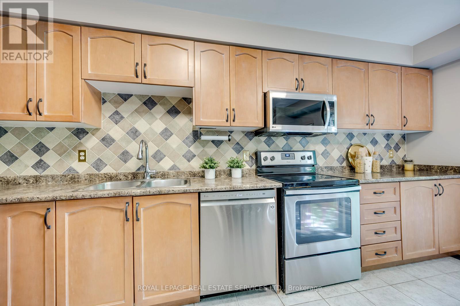 2114 Springdale Road, Oakville, Ontario  L6M 4C6 - Photo 16 - W13207228