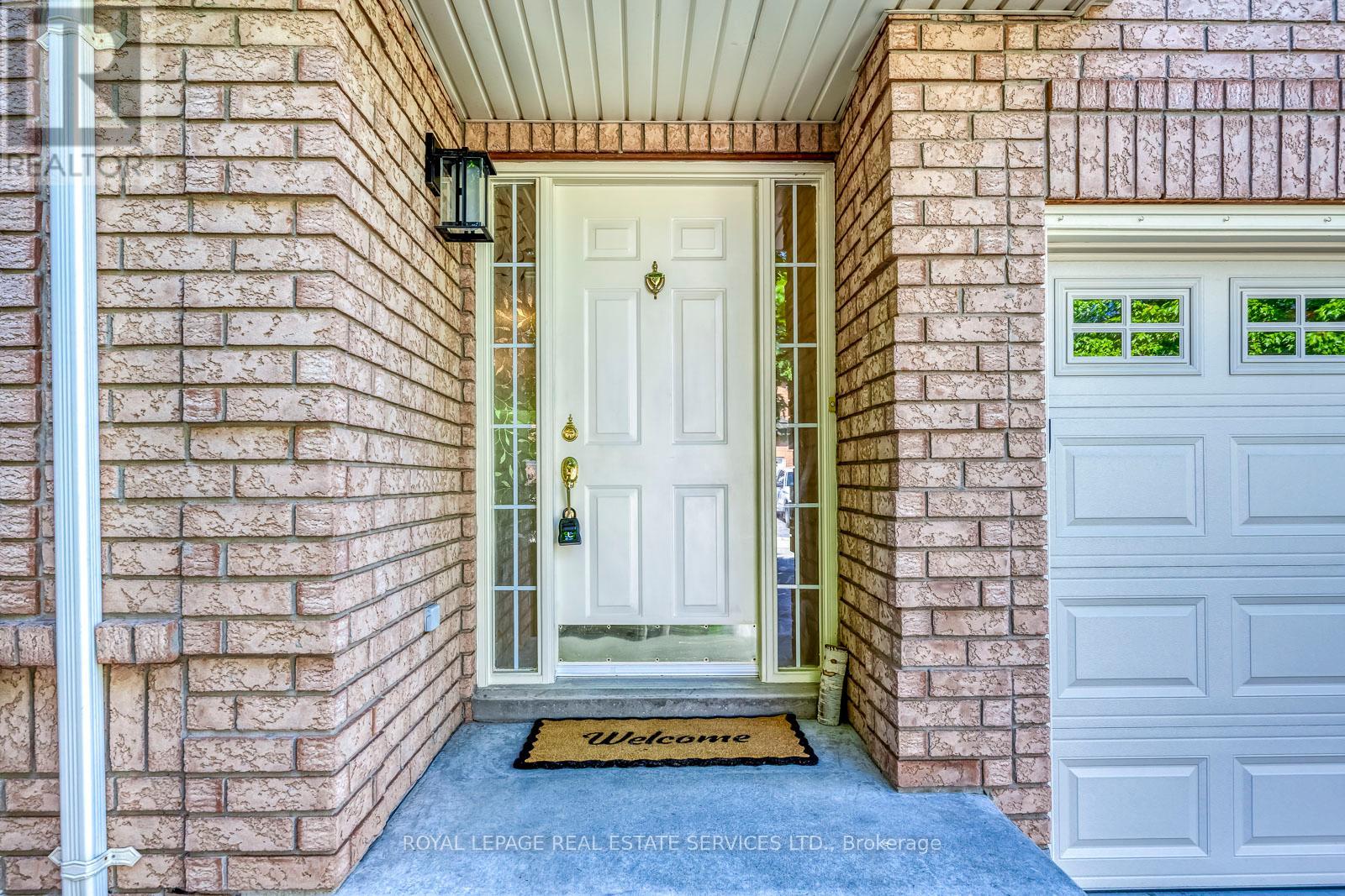 2114 Springdale Road, Oakville, Ontario  L6M 4C6 - Photo 3 - W13207228