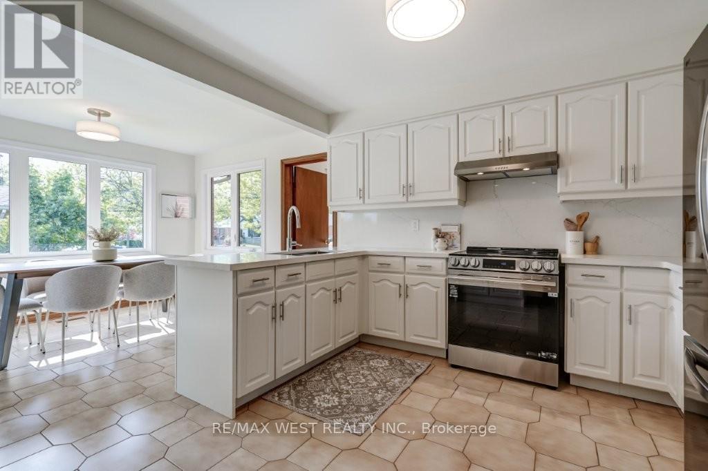 167 Silverhill Drive, Toronto, Ontario  M9B 6J5 - Photo 12 - W13207266