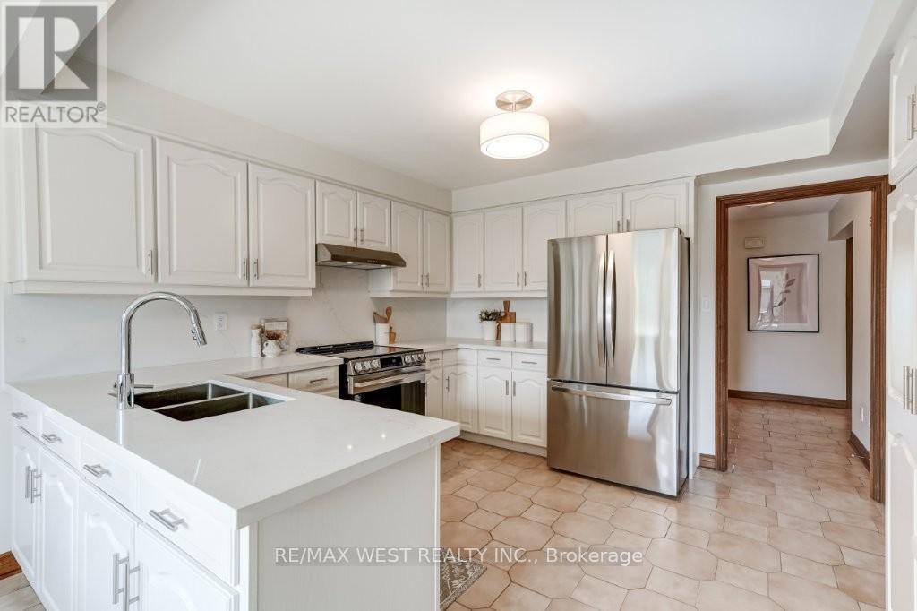 167 Silverhill Drive, Toronto, Ontario  M9B 6J5 - Photo 13 - W13207266