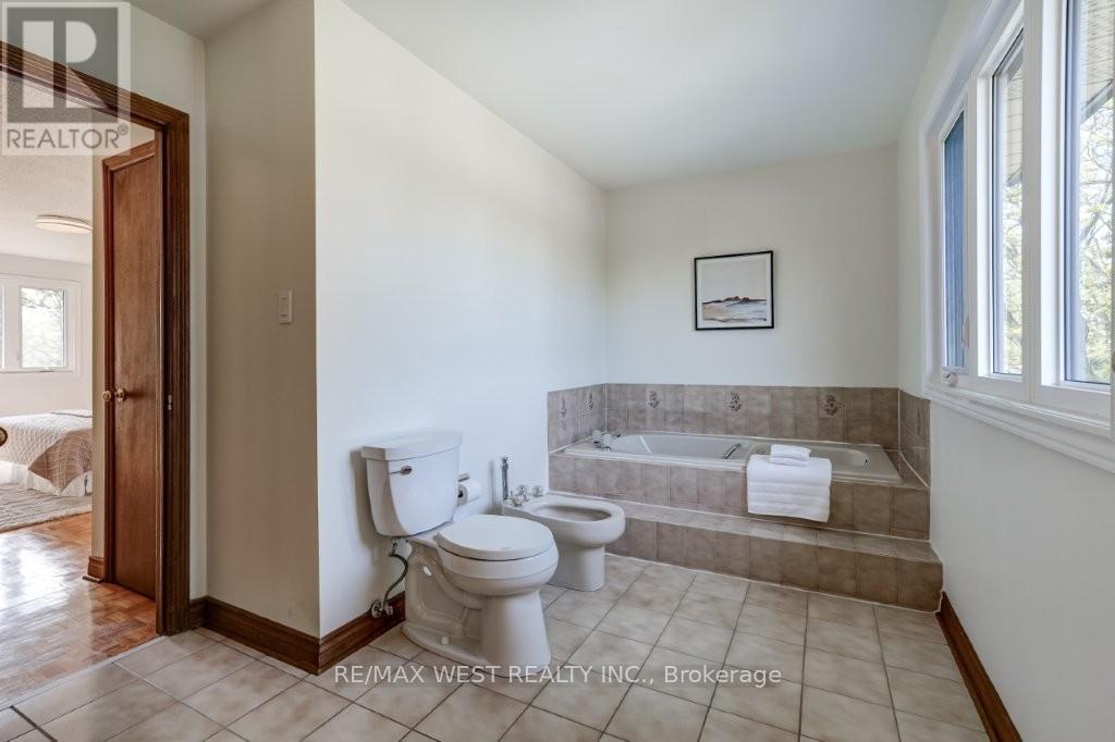 167 Silverhill Drive, Toronto, Ontario  M9B 6J5 - Photo 28 - W13207266
