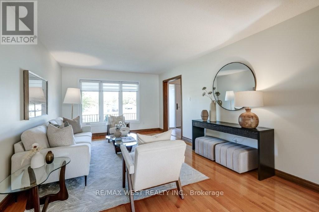 167 Silverhill Drive, Toronto, Ontario  M9B 6J5 - Photo 8 - W13207266