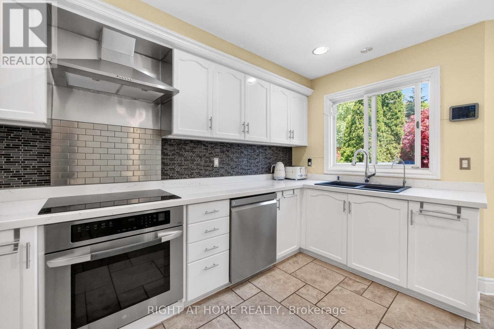 2005 Oak Springs Road, Oakville, Ontario  L6H 5P9 - Photo 14 - W13207270