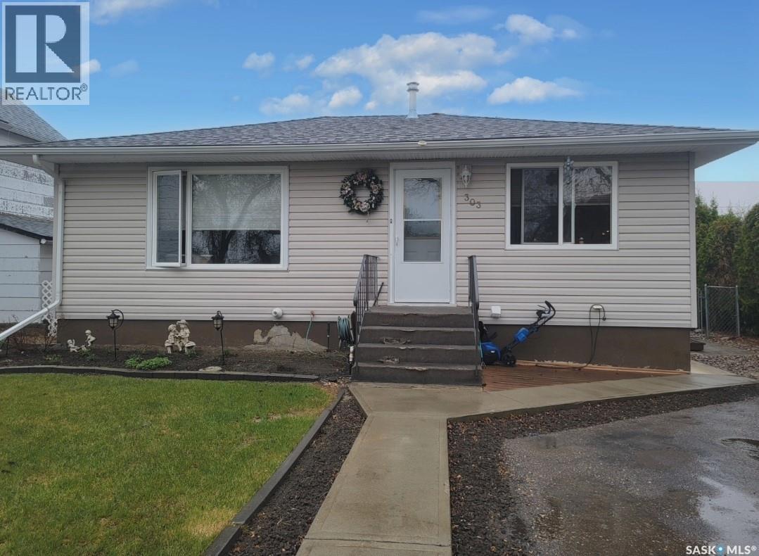303 3 Street E, Wilkie, Saskatchewan  S0K 4W0 - Photo 1 - SK037399
