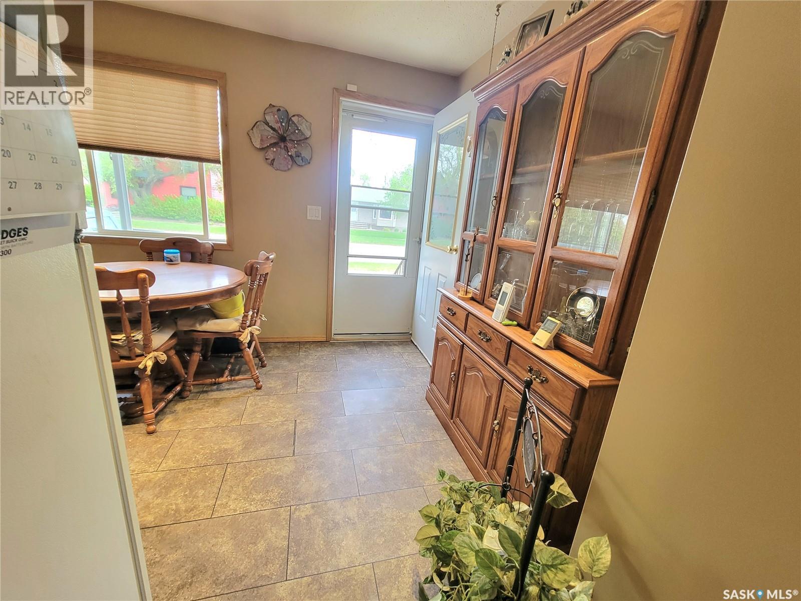 303 3 Street E, Wilkie, Saskatchewan  S0K 4W0 - Photo 3 - SK037399