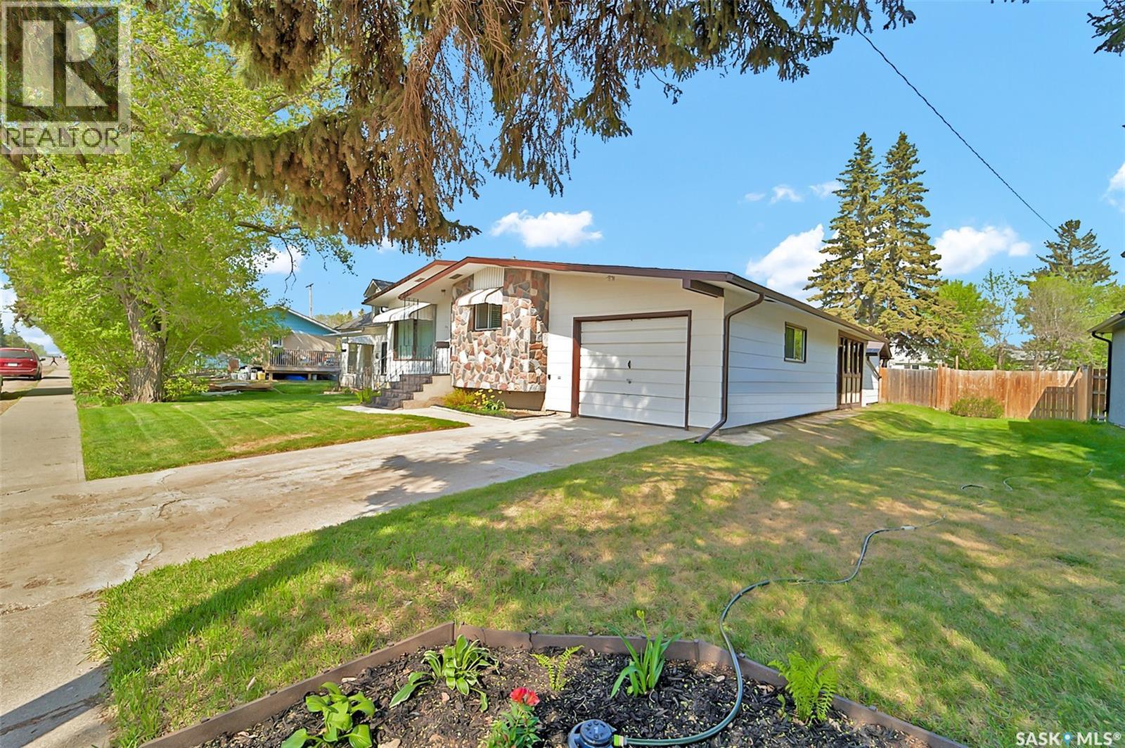 107 3rd Avenue E, Blaine Lake, Saskatchewan  S0J 0J0 - Photo 2 - SK037365