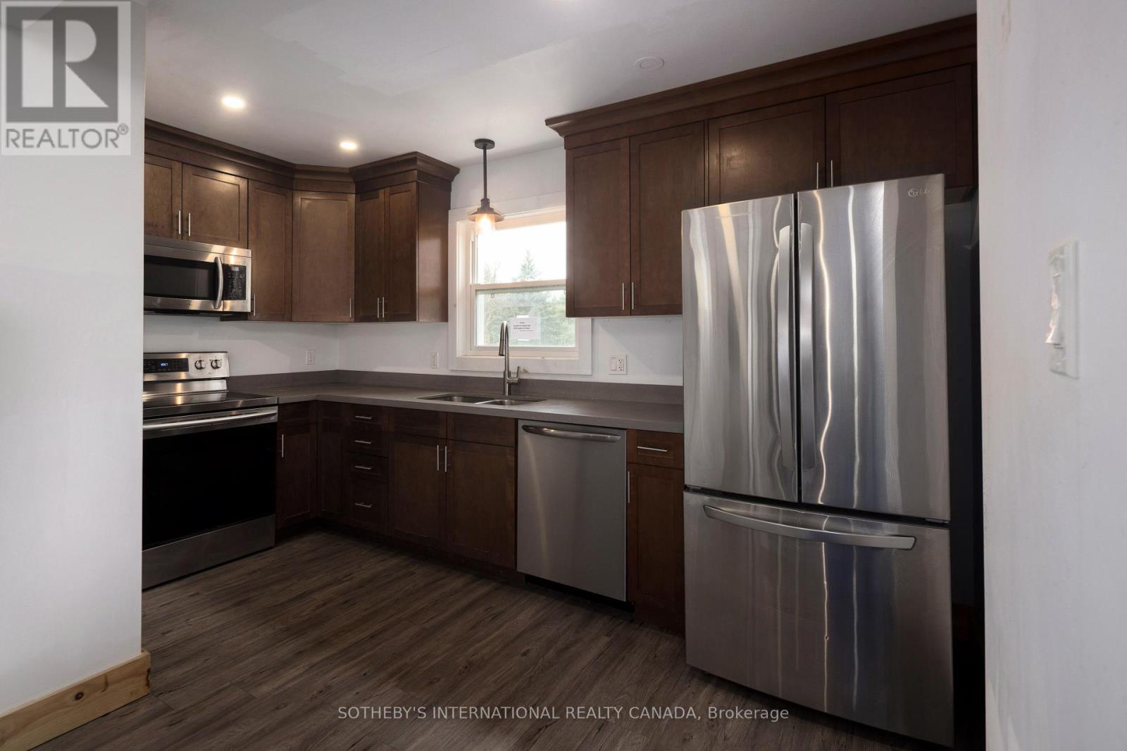 210 Arlberg Crescent, Blue Mountains, Ontario  L9Y 0M1 - Photo 11 - X13207268